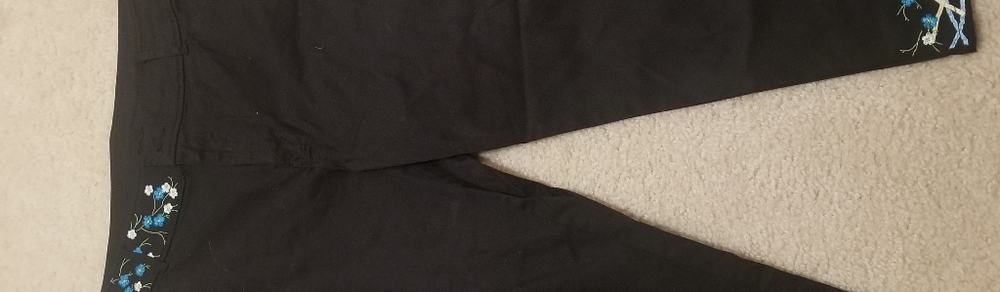 Embroidered flower crop pants